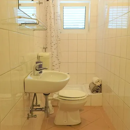 35 Meters From Sea Apartment Keser And House Karlobag Exterior photo